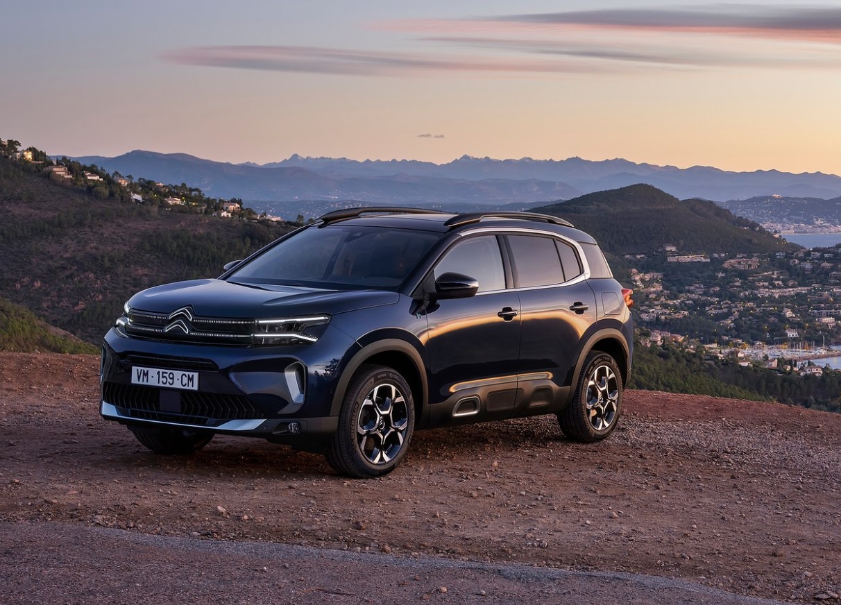 2023 Citroen C5 Aircross 1 5 BlueHDI 130 Beygir Otomatik EAT8 8 2023 Citroen C5 Aircross 1 5 BlueHDI 130 Beygir Otomatik EAT8 8