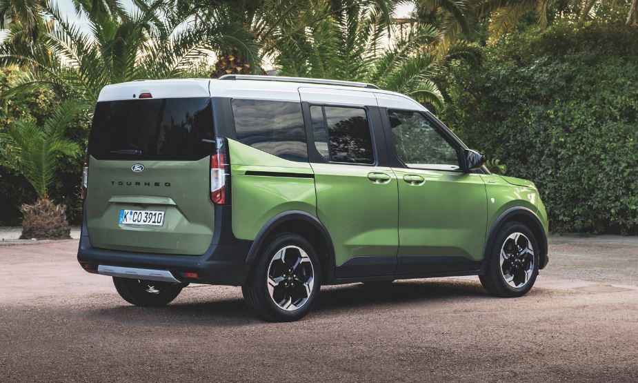 2026 Ford Tourneo Courier Kombi 1.0 (125 HP) Deluxe Manuel Özellikleri - arabavs.com