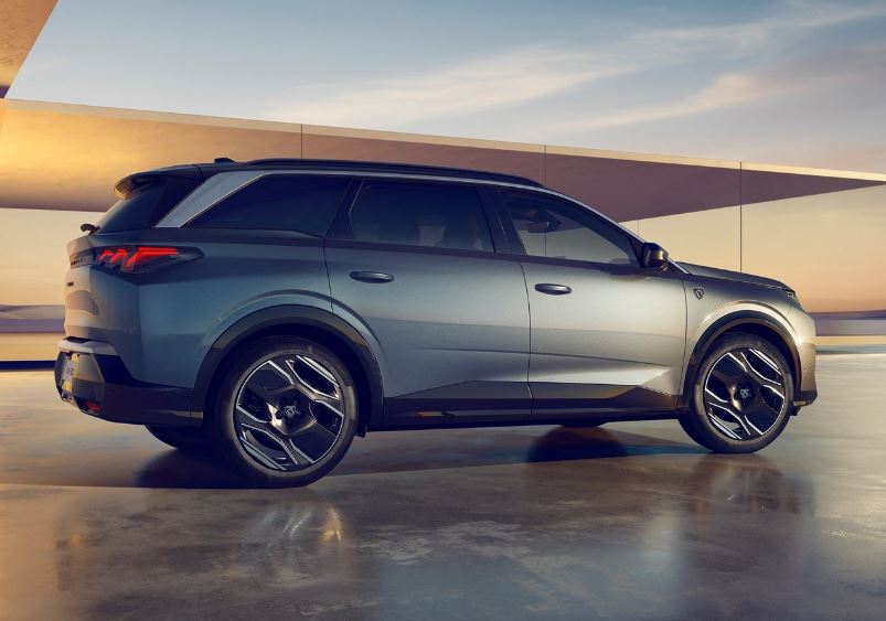 2026 Peugeot 5008 SUV 1.2 Hybrid (145 HP) Allure eDCS Özellikleri - arabavs.com