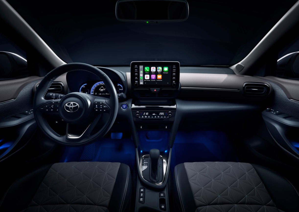 2023 Toyota Yaris Cross SUV 1.5 Hybrid (92 HP) Dream e-CVT Özellikleri - arabavs.com