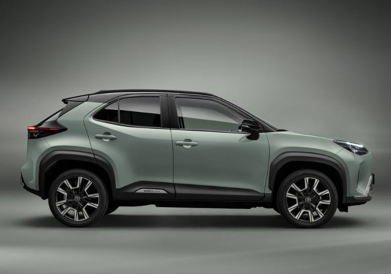 2026 Toyota Yaris Cross SUV 1.5 Hybrid (130 HP) Flame e-CVT Özellikleri - arabavs.com