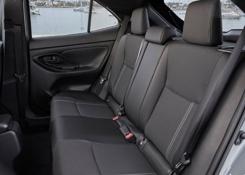 2026 Toyota Yaris Cross SUV 1.5 Hybrid (130 HP) Flame e-CVT Özellikleri - arabavs.com