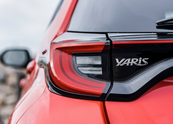 2022 Toyota Yaris Hatchback 5 Kapı 1.5 (125 HP) Flame Multidrive S Özellikleri - arabavs.com