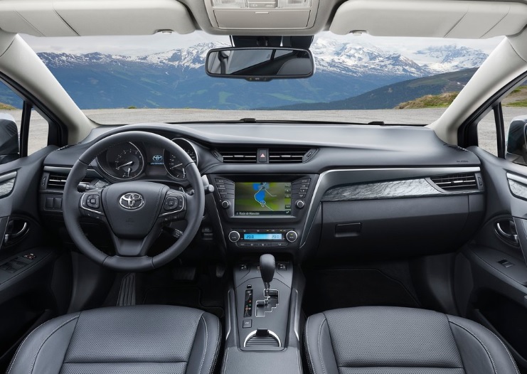 2016 Toyota Avensis 1.8 Premium Karşılaştırması