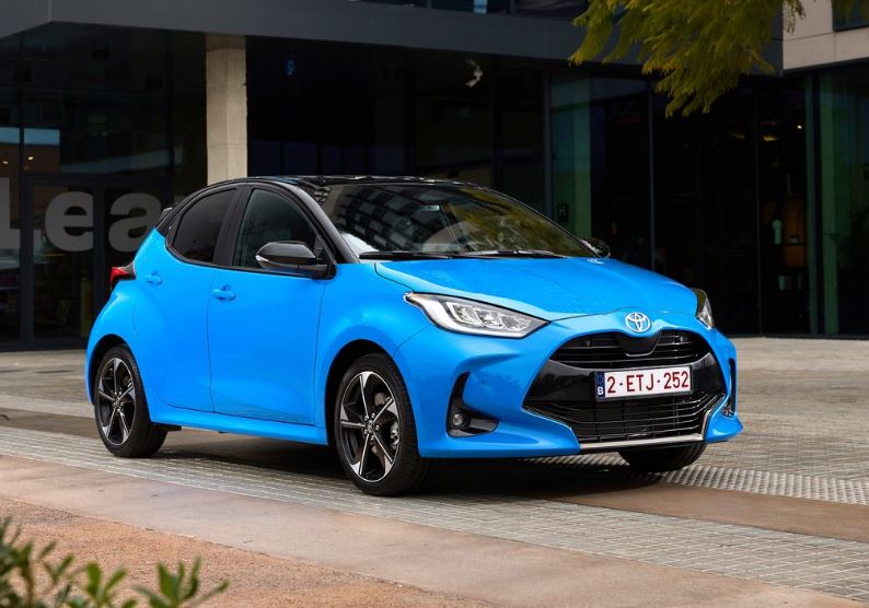 2026 Toyota Yaris Hatchback 5 Kapı 1.5 Hibrit (116 HP) Flame e-CVT Özellikleri - arabavs.com