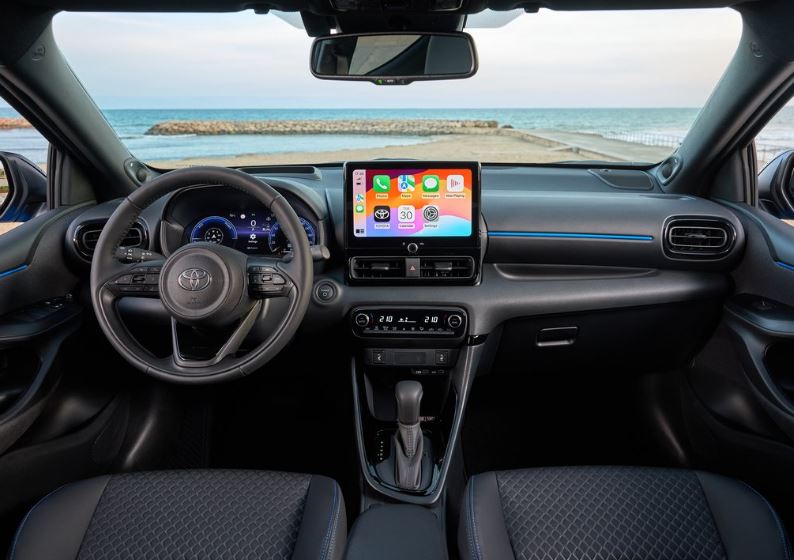 2026 Toyota Yaris Hatchback 5 Kapı 1.5 Hibrit (116 HP) Flame e-CVT Özellikleri - arabavs.com