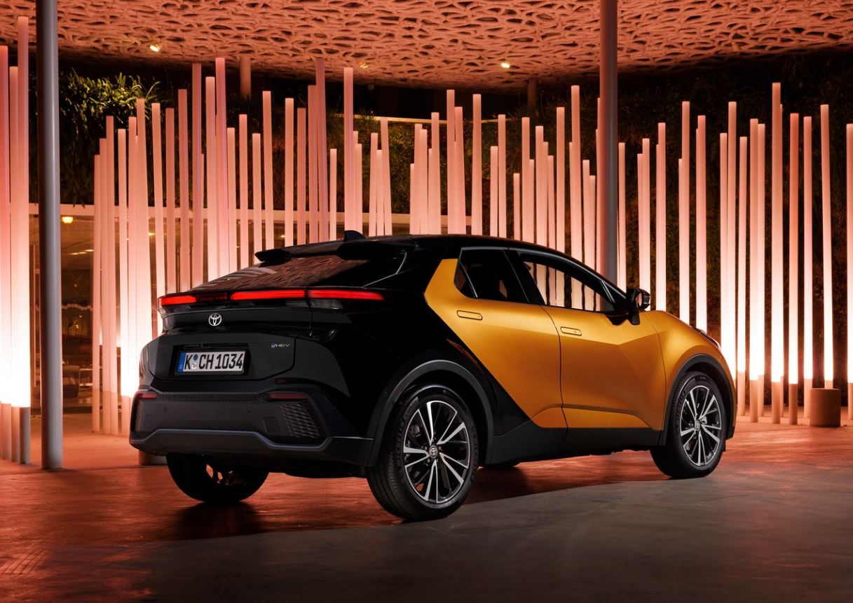 2025 Toyota C-HR Crossover 1.8 Hybrid (95 HP) Passion X-Style e-CVT Özellikleri - arabavs.com