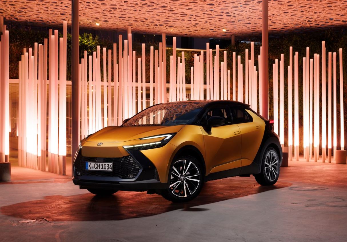 2025 Toyota C-HR Crossover 1.8 Hybrid (95 HP) Passion X-Style e-CVT Özellikleri - arabavs.com