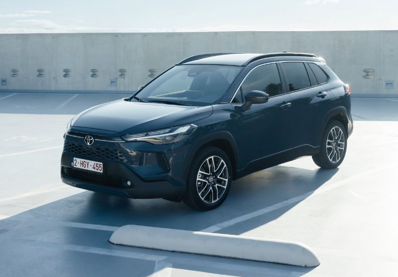2026 Toyota Corolla Cross SUV 1.8 Hybrid (140 HP) Flame e-CVT Özellikleri - arabavs.com