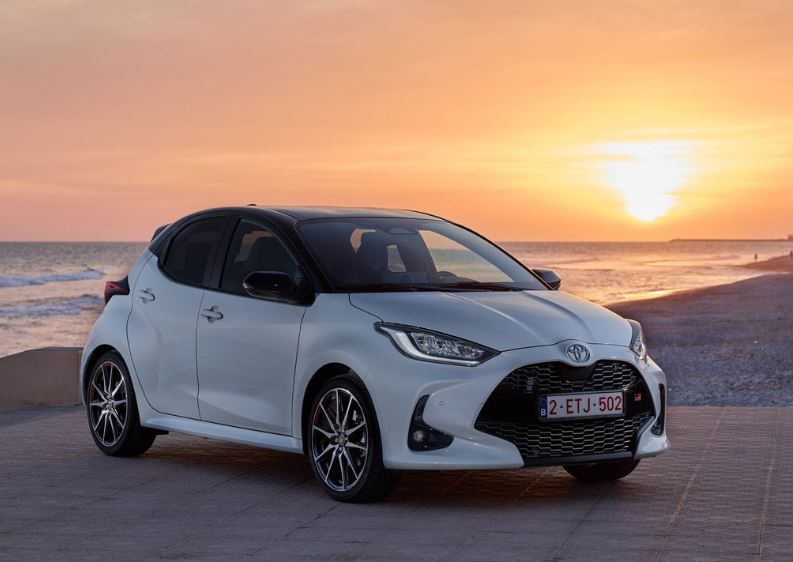 2024 Toyota Yaris Hatchback 5 Kapı 1.5 Hibrit (116 HP) Flame e-CVT Özellikleri - arabavs.com