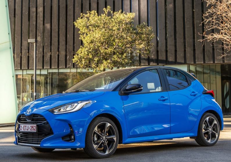 2024 Toyota Yaris Hatchback 5 Kapı 1.5 Hibrit (116 HP) Flame e-CVT Özellikleri - arabavs.com