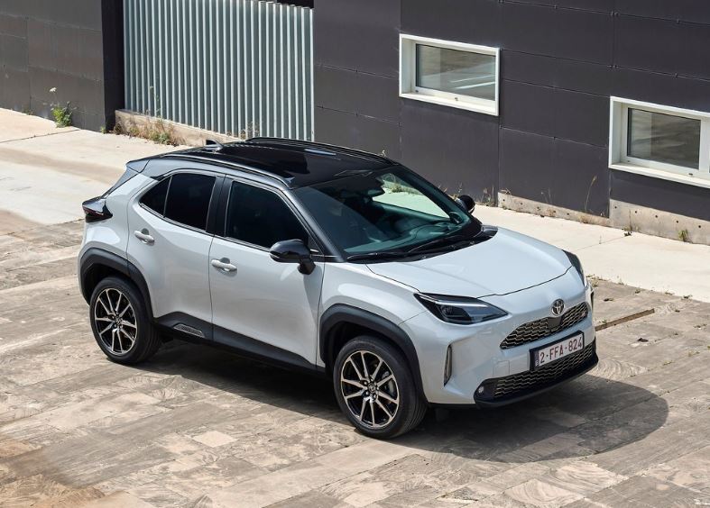 2024 Toyota Yaris Cross SUV 1.5 Hybrid (116 HP) Flame X-Pack e-CVT Özellikleri - arabavs.com