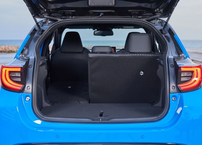 2025 Toyota Yaris Hatchback 5 Kapı 1.5 Hibrit (116 HP) Flame e-CVT Özellikleri - arabavs.com