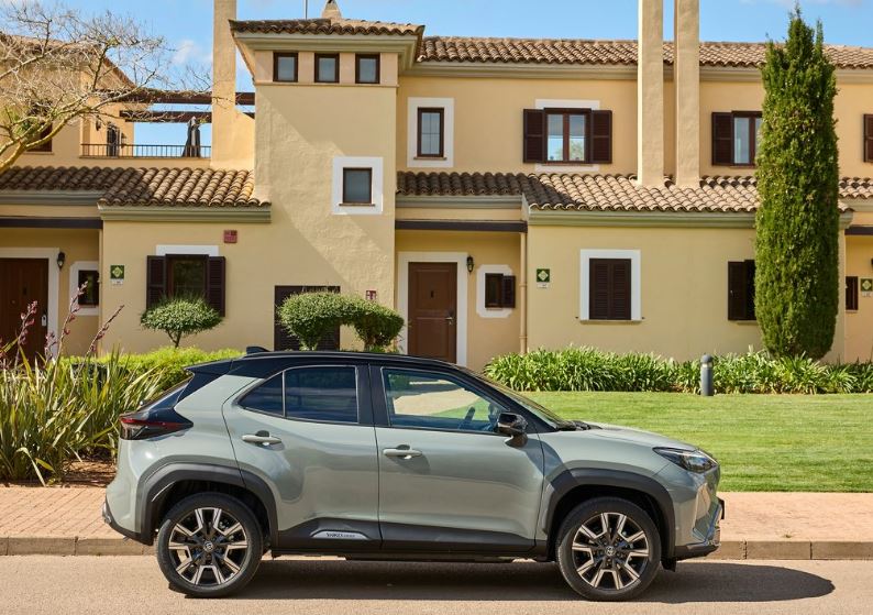 2025 Toyota Yaris Cross SUV 1.5 Hybrid (130 HP) Flame e-CVT Özellikleri - arabavs.com