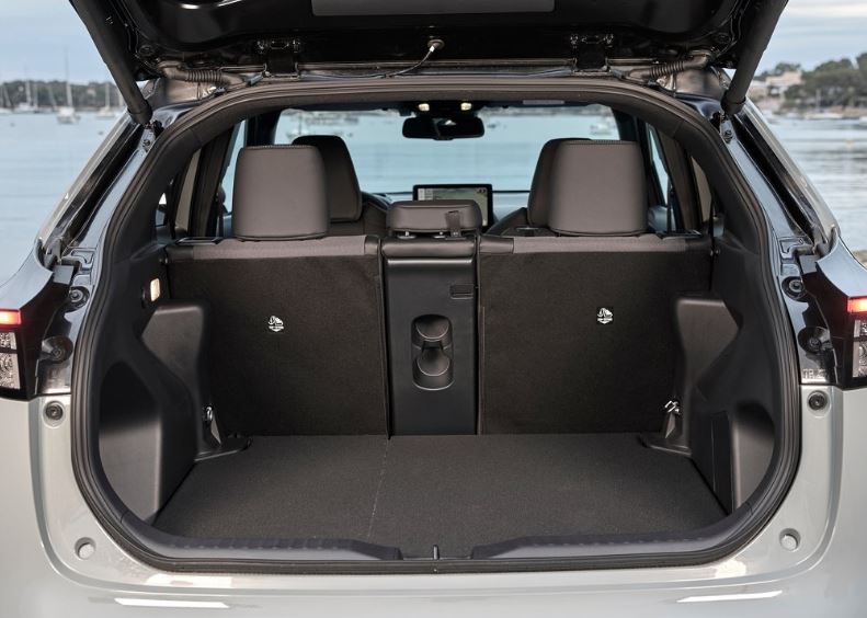 2025 Toyota Yaris Cross SUV 1.5 Hybrid (130 HP) Flame e-CVT Özellikleri - arabavs.com