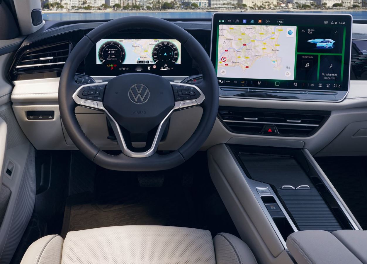 2024 Volkswagen Passat 1.5 eTSI Business Karşılaştırması