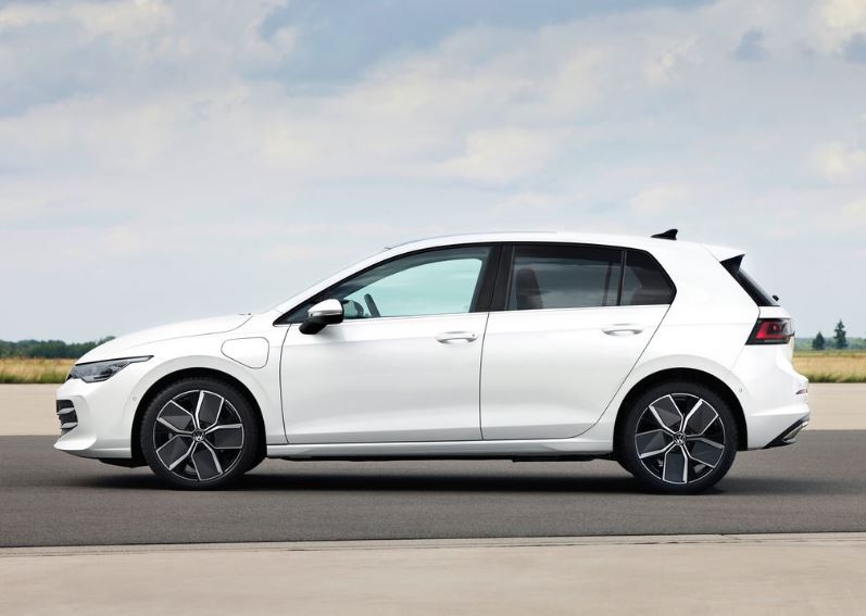 2024 Volkswagen Yeni Golf 1.5 eTSI 116 PS Style Karşılaştırması