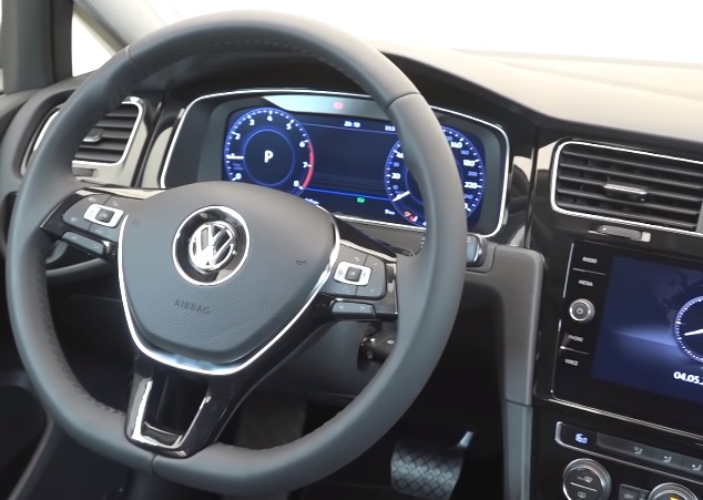 2025 Volkswagen Golf Style