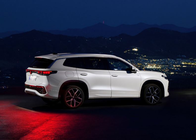 2026 Volkswagen Tayron SUV 1.5 eTSI (150 HP) Elegance DSG Özellikleri - arabavs.com