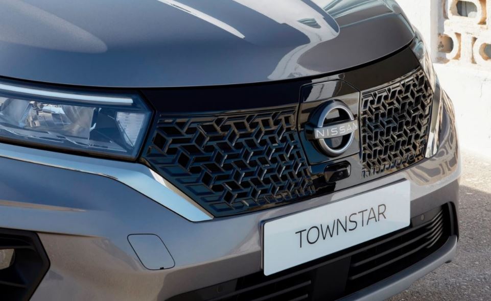 2025 Nissan Townstar Kombi 1.3 DIGT (130 HP) Tekna DCT Özellikleri - arabavs.com