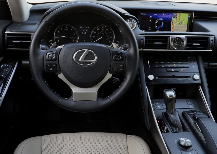 2020 Lexus IS 300h 2.5 Executive Karşılaştırması