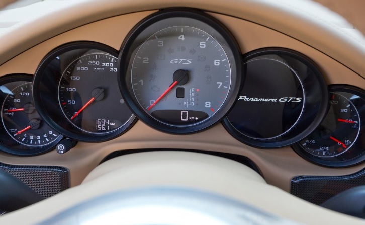 2014 Porsche Panamera Sedan 4.8 (500 HP) Turbo Otomatik Özellikleri - arabavs.com