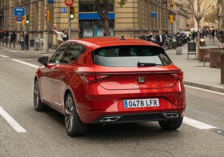 2025 Seat Leon Hatchback 5 Kapı 1.5 eTSI (150 HP) FR DSG Özellikleri - arabavs.com
