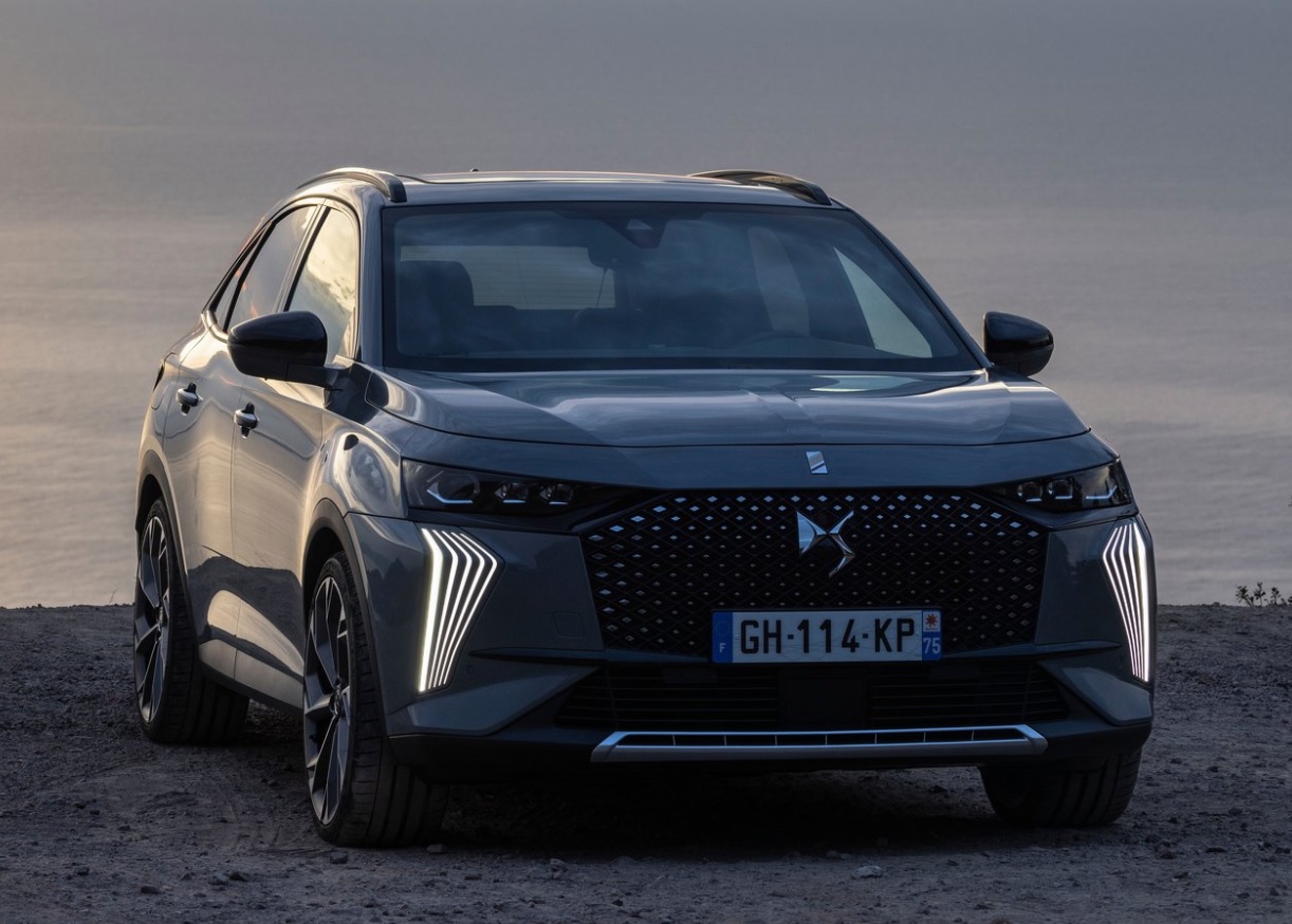 2025 DS DS 7 SUV 1.5 BlueHDi (130 HP) Etoile Otomatik Özellikleri - arabavs.com