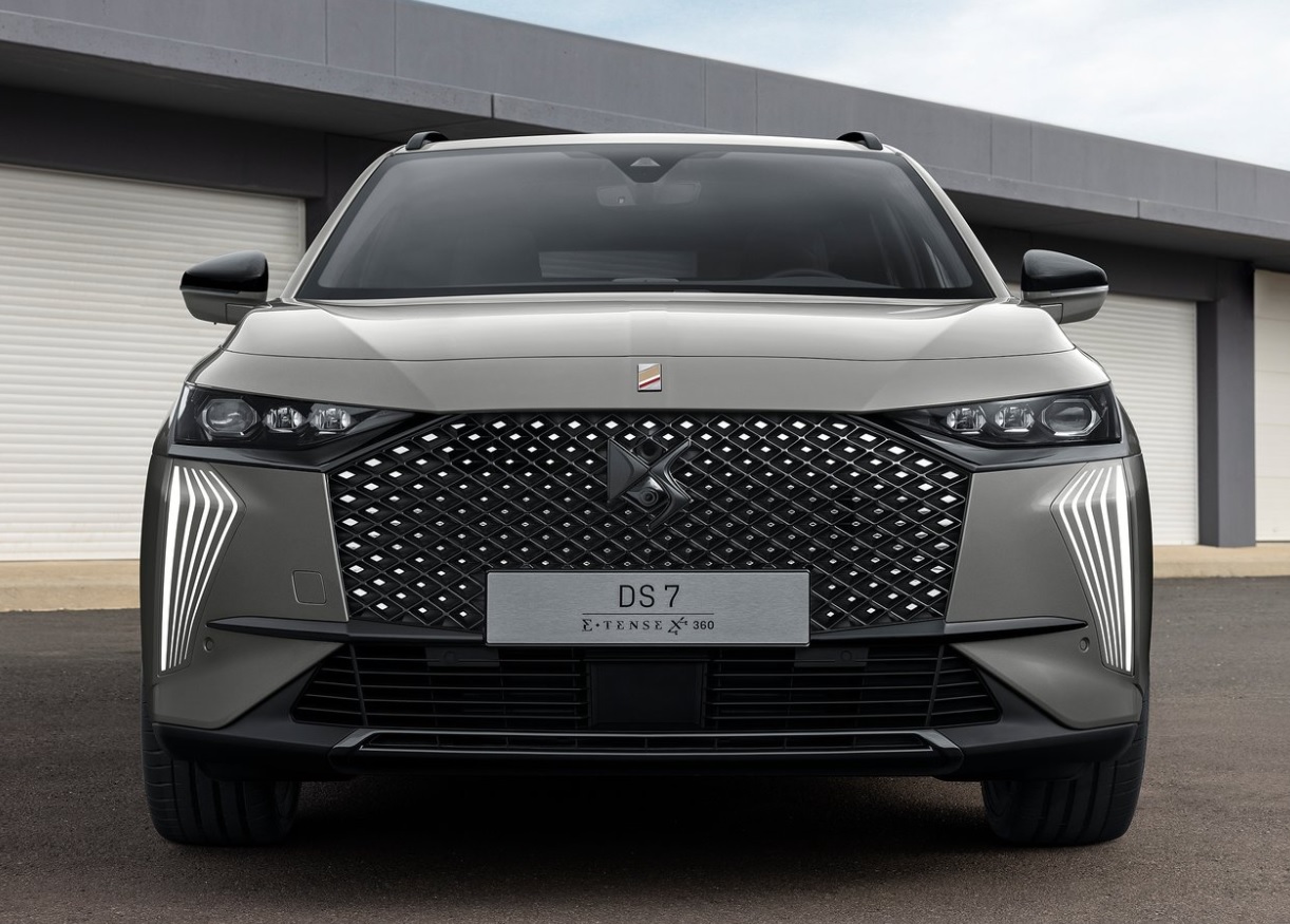 2026 DS DS 7 1.6 Hibrit 300 HP Etoile Otomatik Özellikleri - arabavs.com