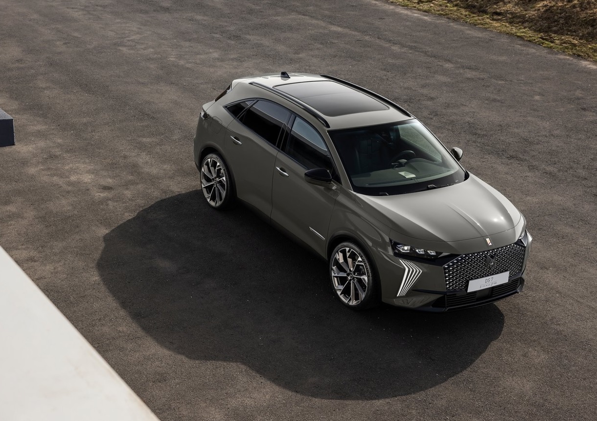 2026 DS DS 7 SUV 1.6 Hibrit (300 HP) Etoile Otomatik Özellikleri - arabavs.com