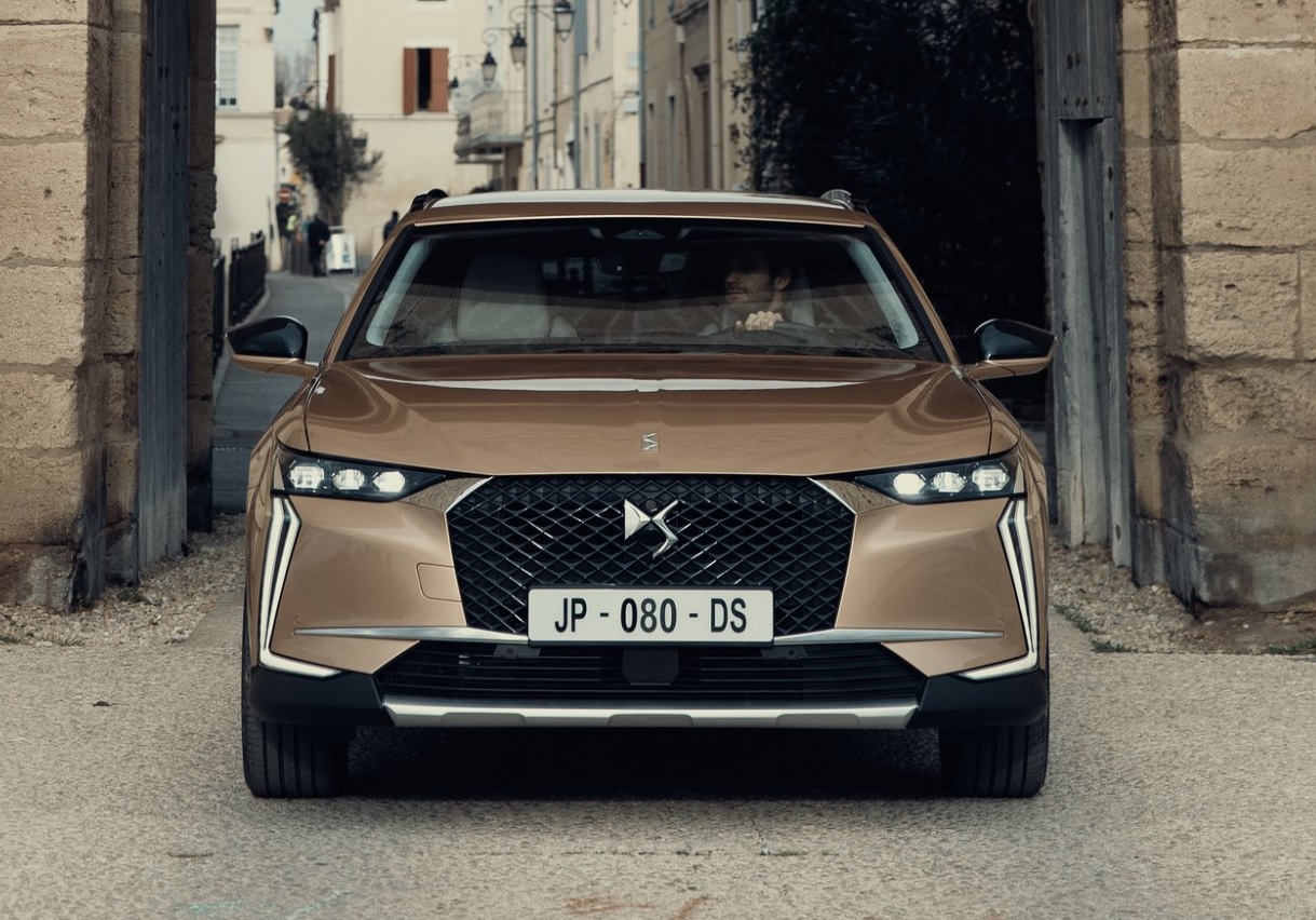 2025 DS DS 4 Hatchback 5 Kapı 1.5 BlueHDI (130 HP) Pallas EAT8 Özellikleri - arabavs.com