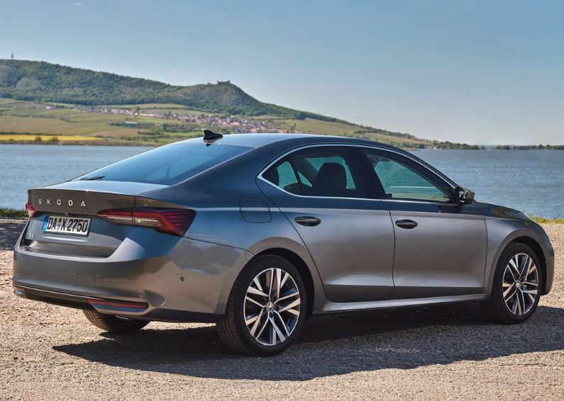 2026 Skoda Octavia Sedan 1.5 TSI (115 HP) Premium DSG Özellikleri - arabavs.com