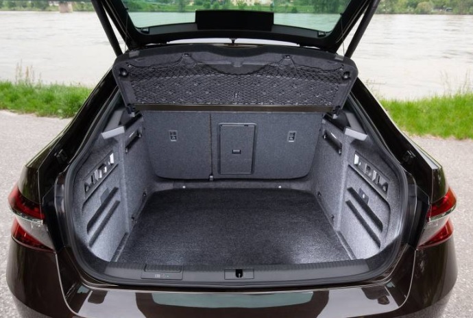 2019 Skoda Yeni Superb Sedan 1.5 TSI (150 HP) Premium DSG Özellikleri - arabavs.com