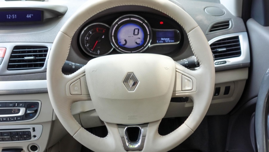 2014 Renault Fluence Sedan 1.6 (110 HP) Joy CVT Özellikleri - arabavs.com