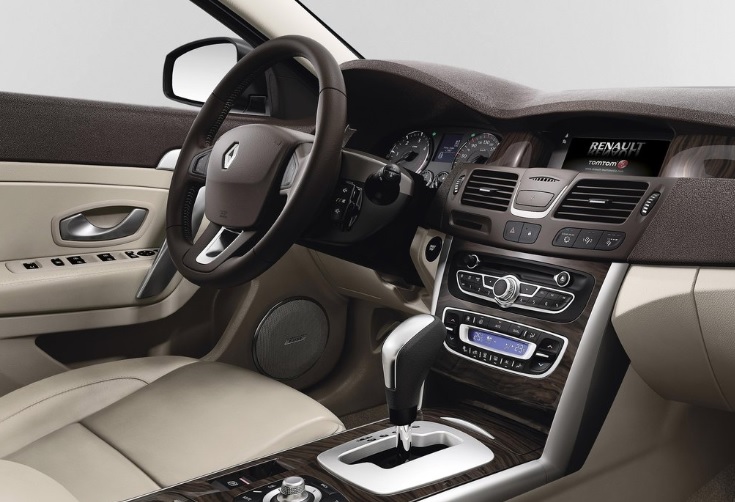 2015 Renault Latitude Sedan 2.0 dCi (175 HP) Executive BVA Özellikleri - arabavs.com
