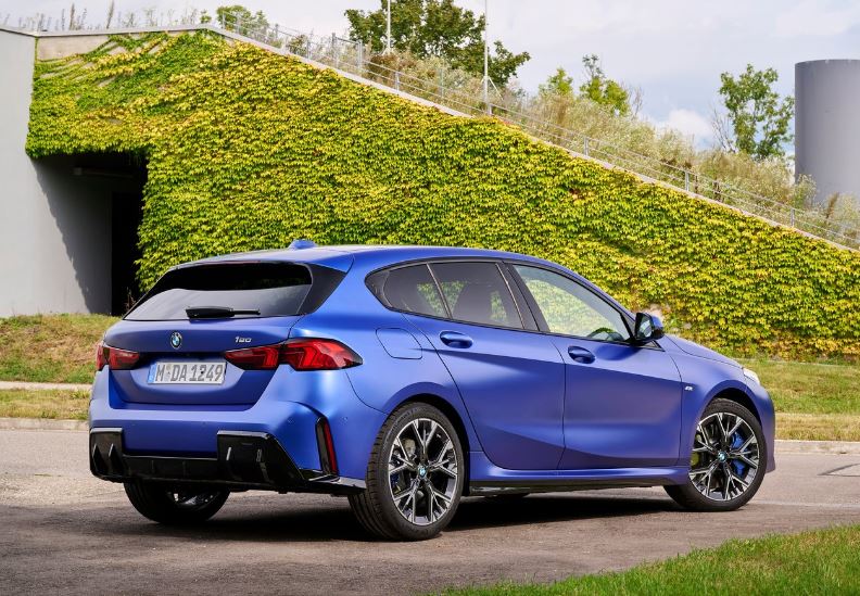 2025 BMW 1 Serisi Hatchback 5 Kapı 120 1.5 (170 HP) Sport Line Otomatik Özellikleri - arabavs.com