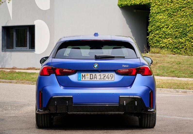 2025 BMW 1 Serisi Hatchback 5 Kapı 120 1.5 (170 HP) Sport Line Otomatik Özellikleri - arabavs.com