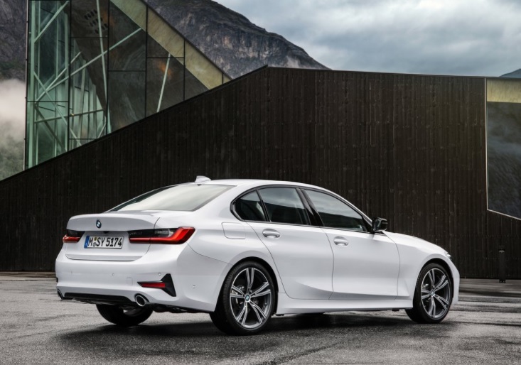 2022 BMW 3 Serisi 320i 1.6 Sport Line Karşılaştırması