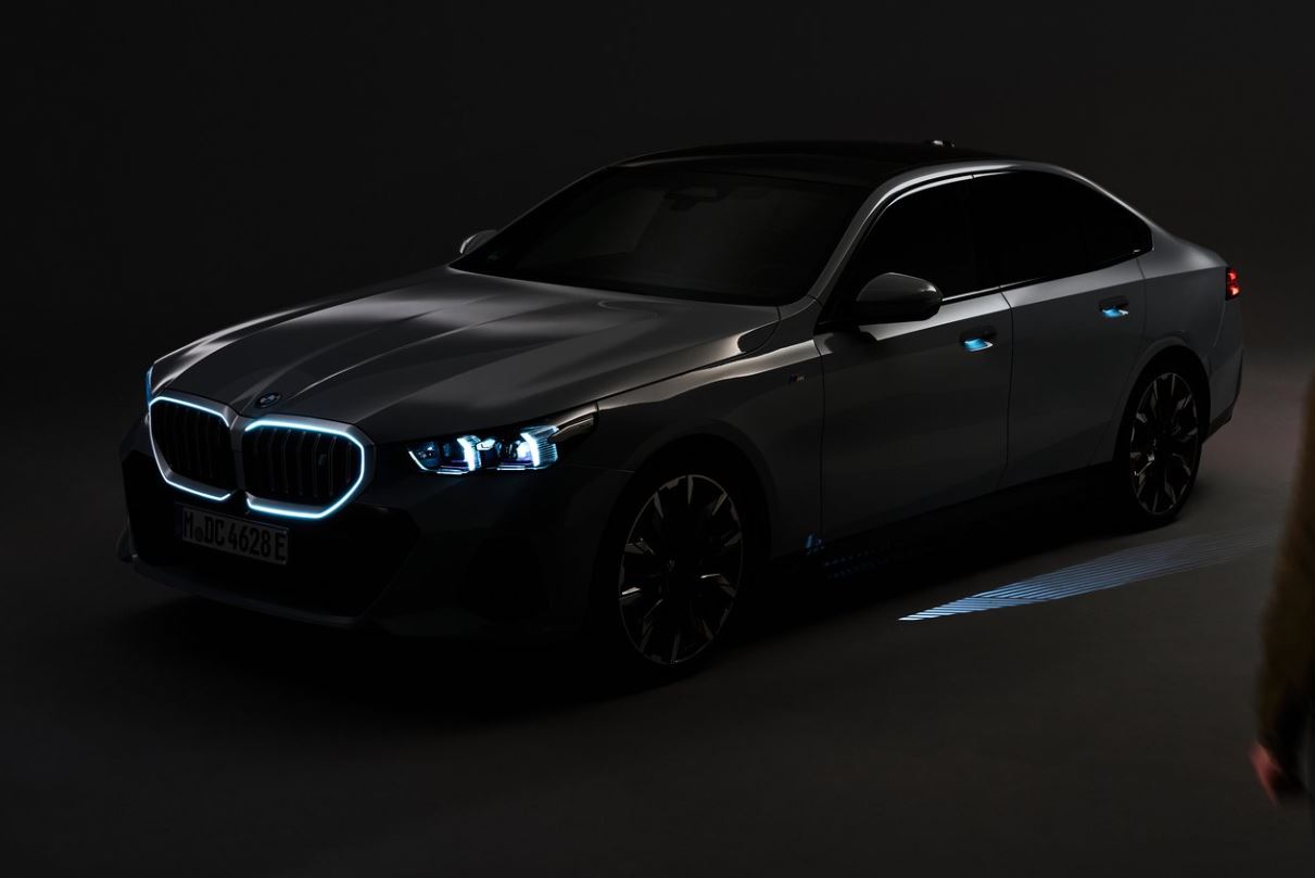 2025 BMW 5 Serisi Sedan 520d 2.0 xDrive (197 HP) M Sport Steptronic Özellikleri - arabavs.com