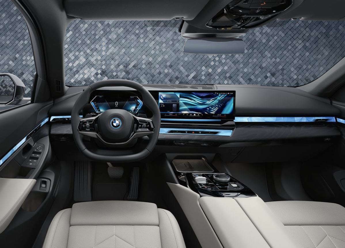 2025 BMW 5 Serisi Sedan 520d 2.0 xDrive (197 HP) M Sport Steptronic Özellikleri - arabavs.com