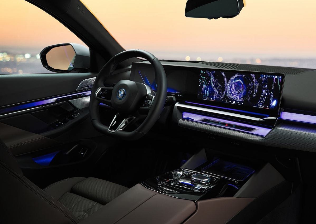 2025 BMW 5 Serisi Sedan 520d 2.0 xDrive (197 HP) M Sport Steptronic Özellikleri - arabavs.com