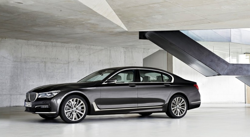 2017 BMW 7 Serisi Sedan 730i 2.0 (258 HP) Luxury AT Özellikleri - arabavs.com