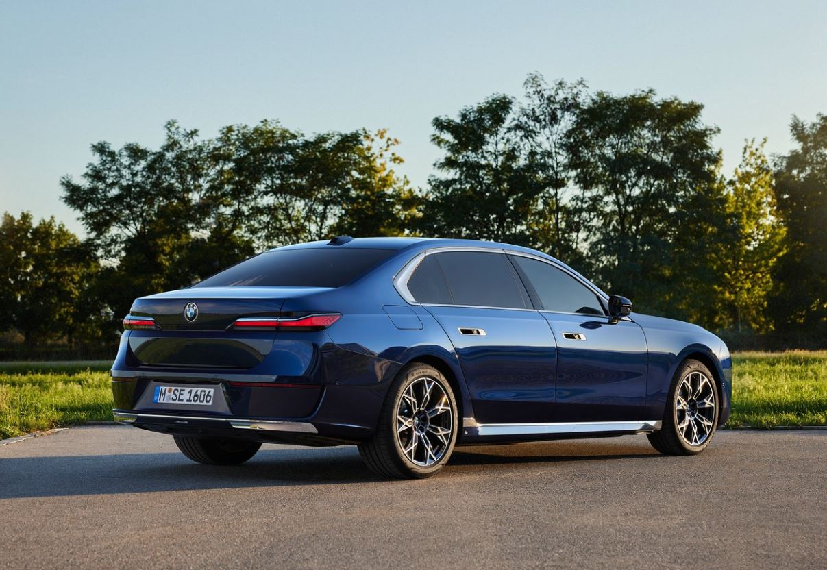 2025 BMW 7 Serisi Sedan 740Ld xDrive 3.0 (300 HP) M Excellence Steptronic Özellikleri - arabavs.com