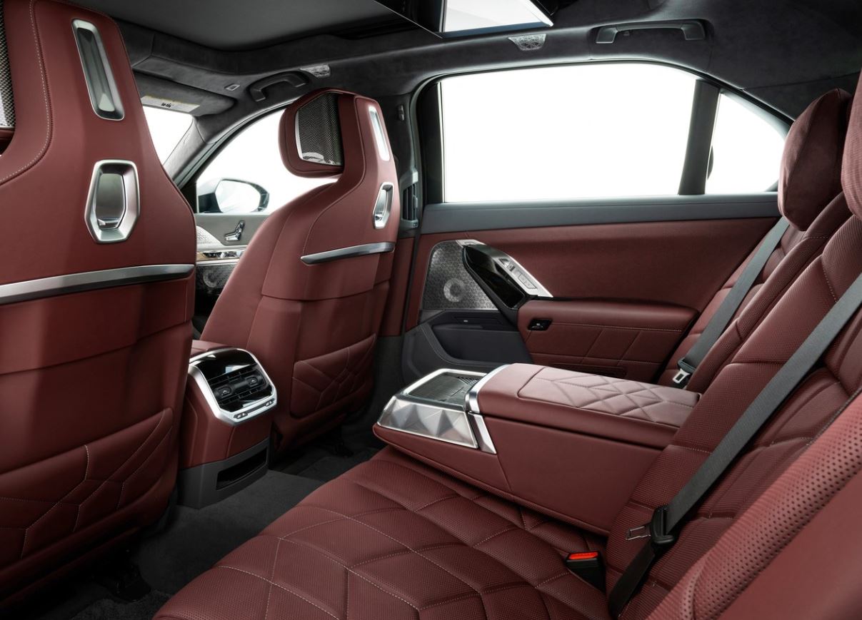 2025 BMW 7 Serisi Sedan 740Ld xDrive 3.0 (300 HP) M Excellence Steptronic Özellikleri - arabavs.com
