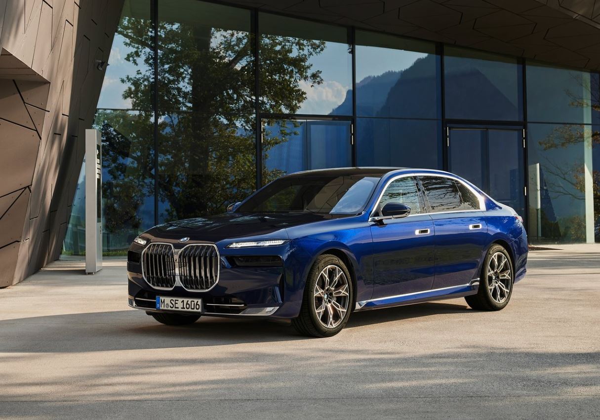 2025 BMW 7 Serisi Sedan 740Ld xDrive 3.0 (300 HP) M Excellence Steptronic Özellikleri - arabavs.com