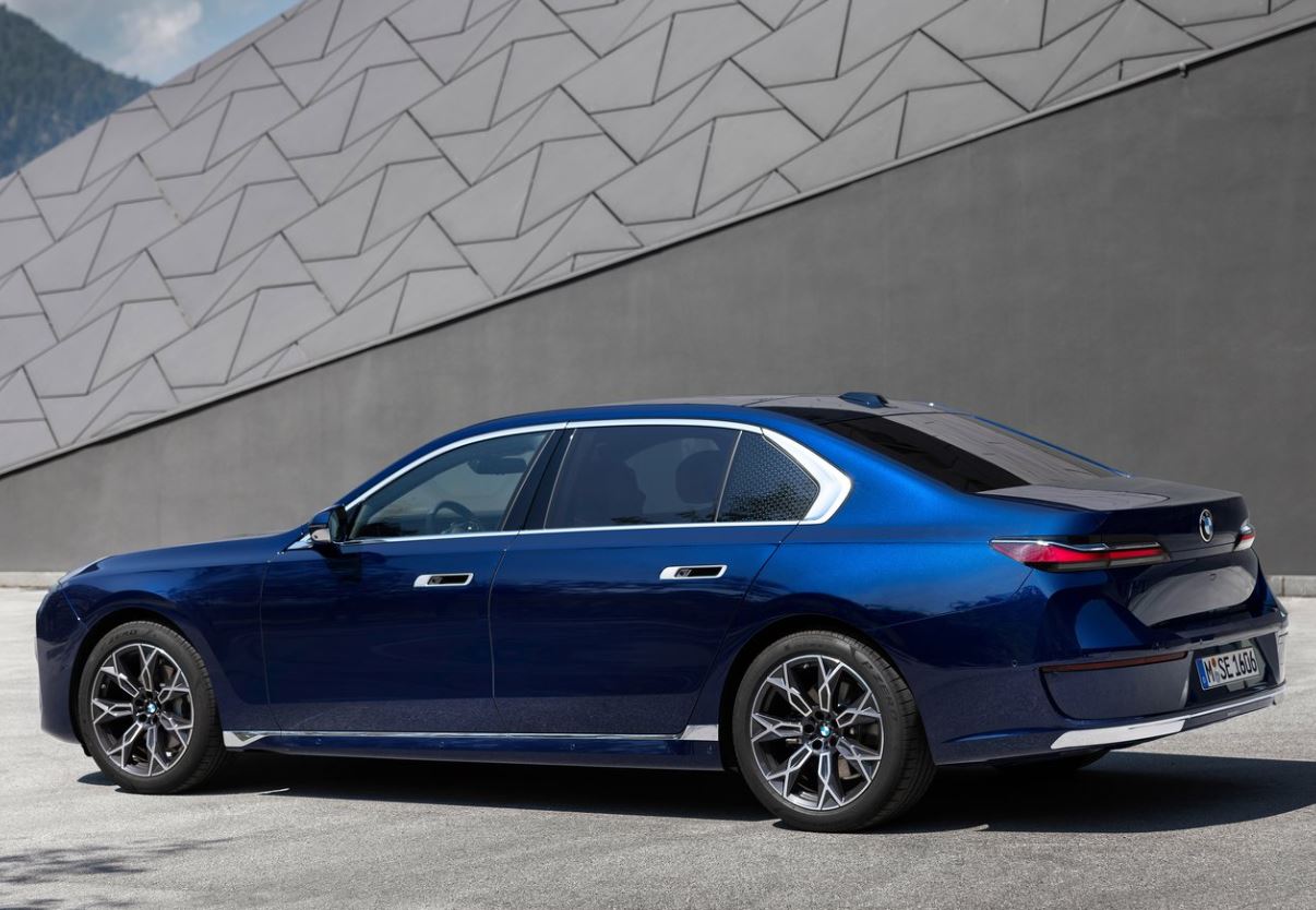 2025 BMW 7 Serisi Sedan 740Ld xDrive 3.0 (300 HP) M Excellence Steptronic Özellikleri - arabavs.com