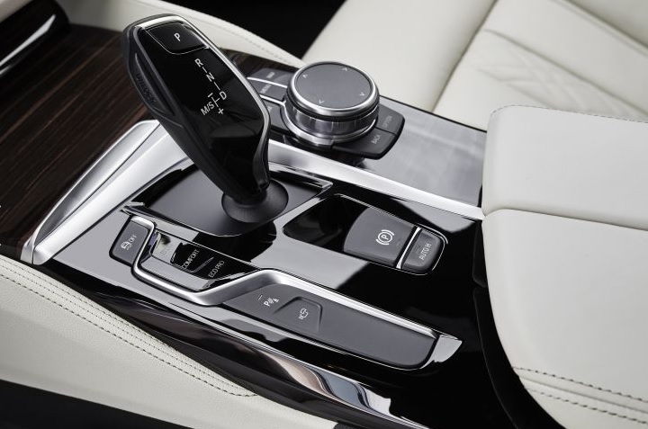 2018 BMW 5 Serisi Sedan 520i 1.6 (170 HP) Comfort Plus AT Özellikleri - arabavs.com