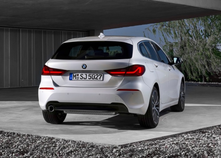 2022 BMW 1 Serisi Hatchback 5 Kapı 116d 1.5 (116 HP) Luxury Line Steptronic Özellikleri - arabavs.com