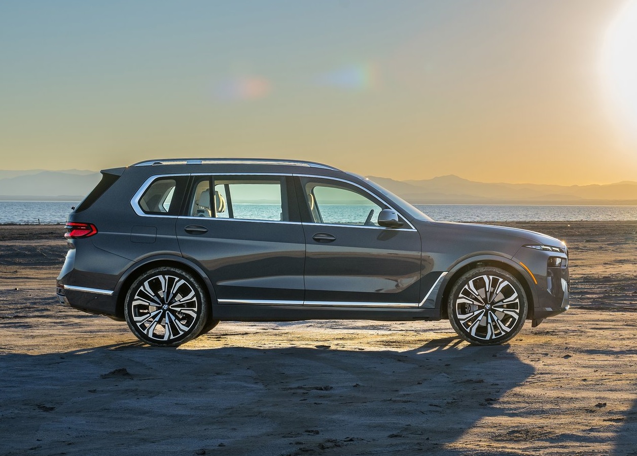 2025 BMW X7 SUV 3.0 xDrive40d (340 HP) M Excellence Steptronic Özellikleri - arabavs.com