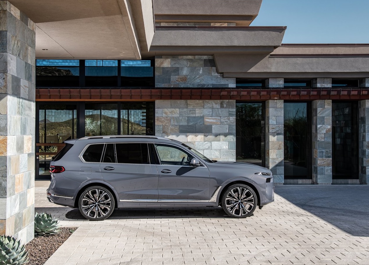 2025 BMW X7 SUV 3.0 xDrive40d (340 HP) M Excellence Steptronic Özellikleri - arabavs.com